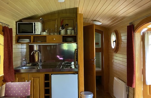 Saint-Pardoux House | Mobile Home 'Roulotte Olivia' with Shared Pool, Wi-Fi and Air Conditioning