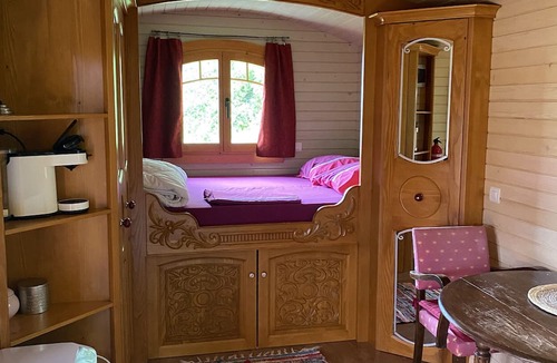 Saint-Pardoux House | Mobile Home 'Roulotte Olivia' with Shared Pool, Wi-Fi and Air Conditioning