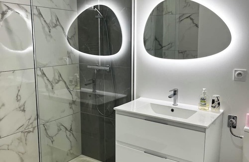 Launaguet House | Maison Spacieuse Proche Métro Toulouse - Climatisée+jardin+2 Pkg+piscine