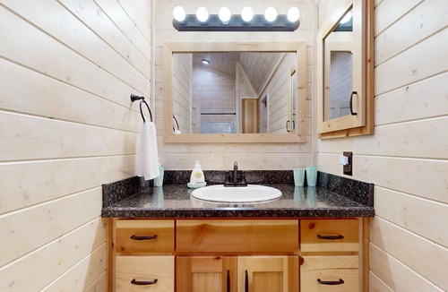 Paige House | Cozy cottage with private pond, covered deck, + wifi