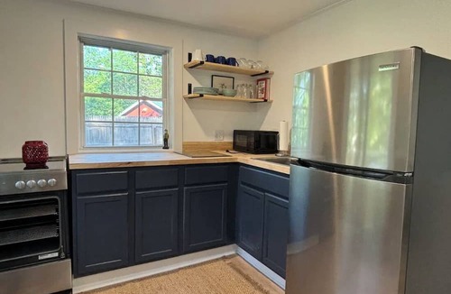 Oakland Cabin | Lakefront home w/Dock & Fire Pit + Pet Friendly