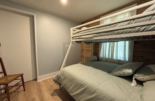 Oakland Cabin | Lakefront home w/Dock & Fire Pit + Pet Friendly