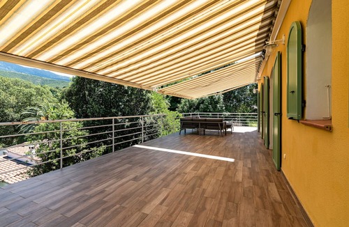 Tavaco House | Paravano - maison climatisée avec piscine