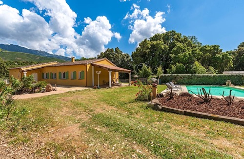 Tavaco House | Paravano - maison climatisée avec piscine