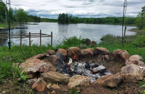 Rideau Lakes Cabin | Comfy and Cozy BUNKIE (Camping cabin - glamping)