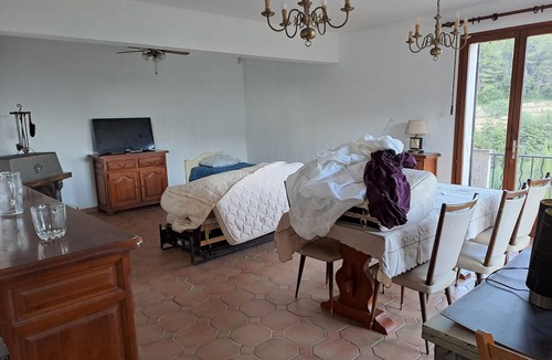 Castellar House | Location Vacance Entre Montagne et mer