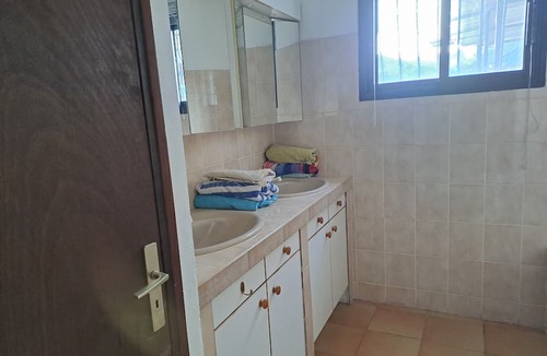 Castellar House | Location Vacance Entre Montagne et mer