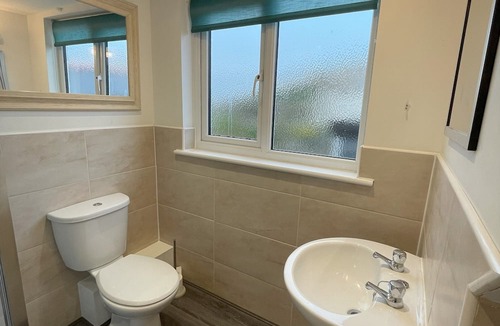 Perranporth House | Luxurious 6-Bed Beachfront Escape with Stunning Ocean Views