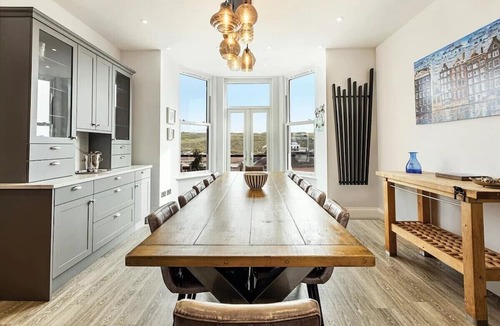 Perranporth House | Luxurious 6-Bed Beachfront Escape with Stunning Ocean Views