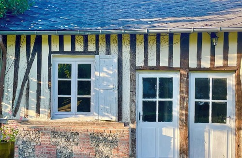 Bernay House | Cottage in the Normandy countryside with its apple trees