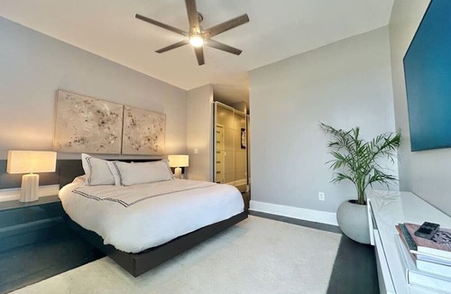 South Side Slopes House | The Josephine Villa | Elevator | Panoramic Views