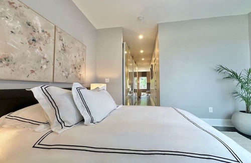 South Side Slopes House | The Josephine Villa | Elevator | Panoramic Views