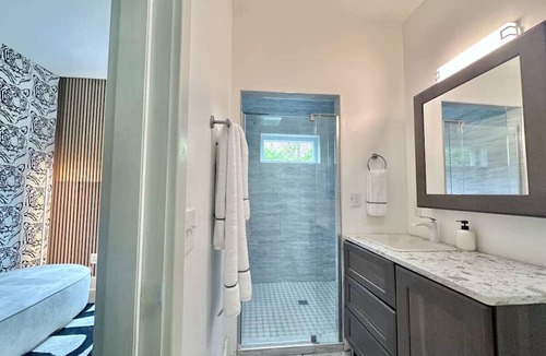 South Side Slopes House | The Josephine Villa | Elevator | Panoramic Views