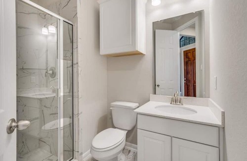Manvel House | 4 Bedroom 2 Story in Del Bello Lakesn20 Minute Drive to Houston Medical Center