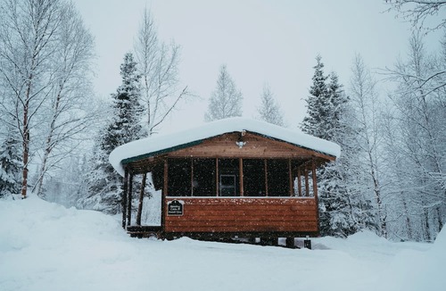 Chase House | Denali View Primitive Cabin-HCRL