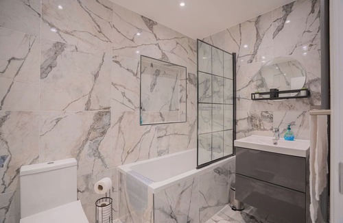 Northumberland Park House | Stunning 3 Bedroom House-Tottenham Stadium-parking