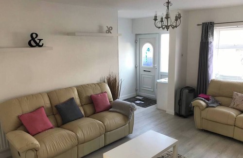 Dadlington House | Immaculate 2-Bed House in Coventry