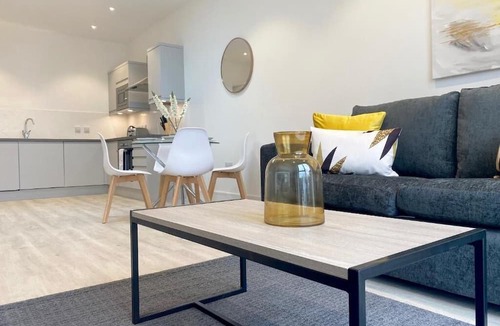 Fleet Apartment | Apex @ Fleet Heights - Apartment Five