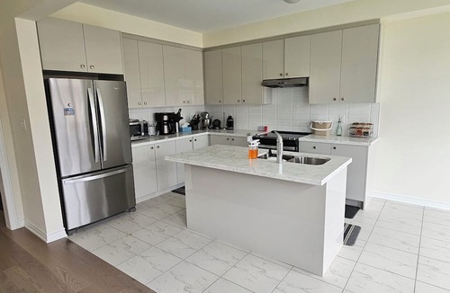 Sharon House | Cozy room with great amenities