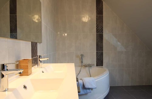 Jullouville Cottage | Gite Jullouville, 4 bedrooms, 8 persons