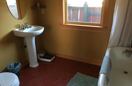 Blue Lake Cottage | Garden Cottage