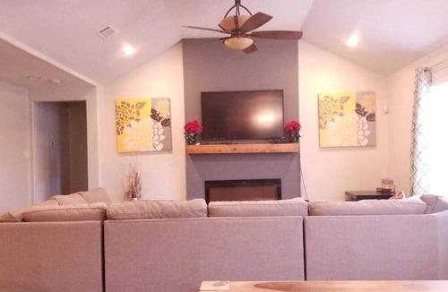 North Central Carrollton House | 4 Bedroom Home with easy access to Frisco and Dallas