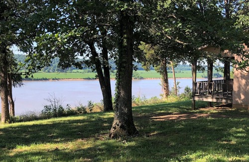 Golconda House | Superior Suite - Cozy Cabin on the Bluffs