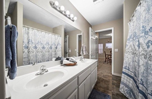 Cherry Street Apartment | Spacious 2/1 BR near Downtown Tulsa!