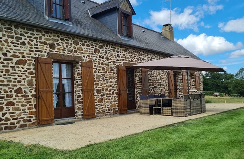 Mont-Saint-Jean House | Gite Familial Avec vue sur la Foret et Proximité D'un lac à 4 KM