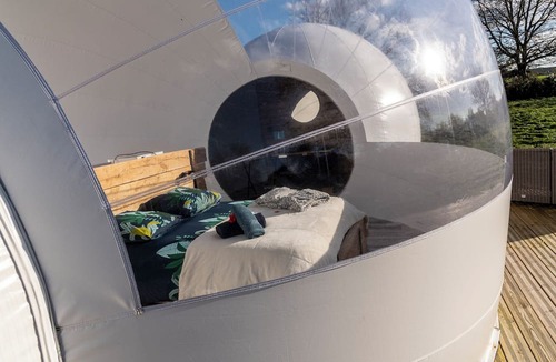 Lindry Bed & Breakfast | Maison Bulle ' la Solitaire '