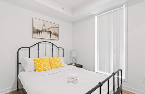 Toronto House | Toronto Luxe - 3BR, 3WR Modern and Cozy House