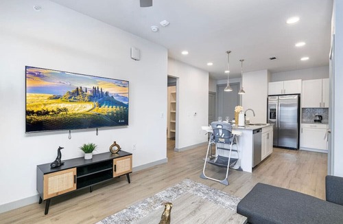 Lewisville Apartment | Modern Lakeside 1BD with Pool, Gym & Office Space