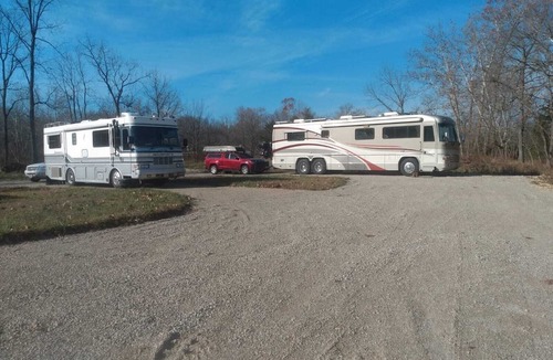 Seymour RV Rental | RV sites with river access.