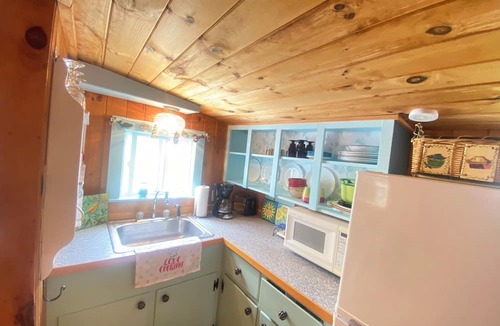 Wells Cabin | Wells / Ogunquit Cabin. Sleeps 4 Wells /Ogunquit l 10 min car ride beaches
