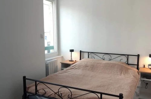 Saint-Renan Apartment | Complete accommodation for 2 people, independent access, separate bedroom.