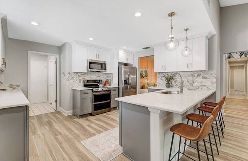 Bloomingdale House | Sleeps 10 with pool & game room