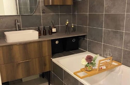 Chatillon Apartment | Appartement Entier Avec Jardin Proche Paris , Métro et Commerces Résidence Calme