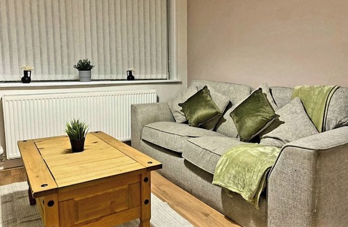 Crawcrook House | Modern Home in Newcastle, right next to a Golf Course!