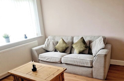 Crawcrook House | Modern Home in Newcastle, right next to a Golf Course!