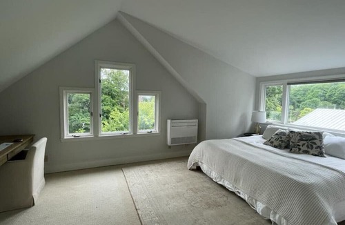 Shelburne Apartment | 2k sqft 3 Bdrm Apt in Downtown Shelburne