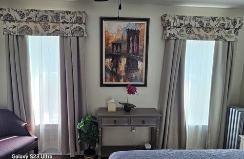 Reading House | Two blocks away from Santana Arena in the heart of the city of Reading