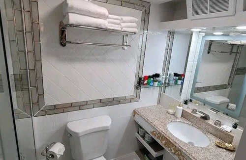 Reading House | Two blocks away from Santana Arena in the heart of the city of Reading