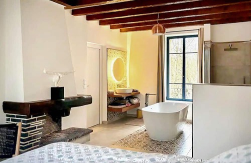 Montbarrois House | 5 bedroom accommodation in Montbarrois