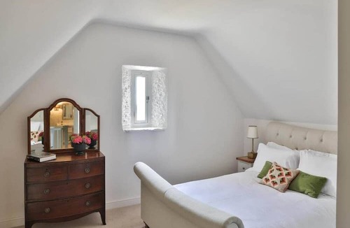 Beverston Condo | Tranquil 1 Bed/1 Bath Getaway at Beverston Castle