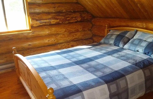 Notre-Dame-de-la-Merci House | Chalet en bois rond du Caribou | Spa et Riviere