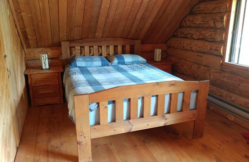Notre-Dame-de-la-Merci House | Chalet en bois rond du Caribou | Spa et Riviere