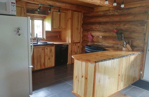 Notre-Dame-de-la-Merci House | Chalet en bois rond du Caribou | Spa et Riviere