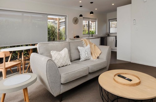 New Plymouth House | Cosy Hideaway On Pioneer