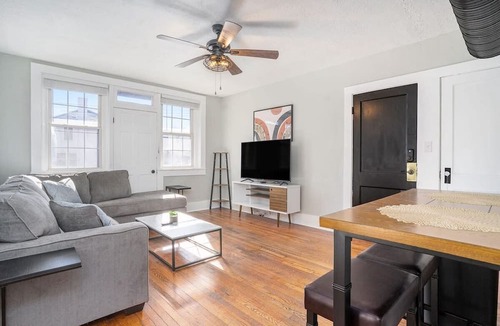 Ghent Apartment | Colley Manor - Piedmont Suite