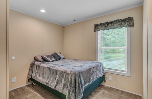 Jasper House | Conveniently located comfy cabin in the lake front community of Westwood